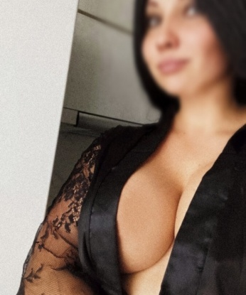 💋 Со мной ты окунешься в мир страсти и наслаждения, забыв о повседневных проблемах. Я знаю, как удовлетворить каждое твое желание и помочь расслабиться после тяжелого дня. 💫 В Москве я создам для тебя атмосферу эротического счастья, в которой ты сможешь полностью расслабиться и насладиться моими нежными прикосновениями. 🌹 Я гарантирую тебе полное удовлетворение и оставлю только самые положительные впечатления. Смотри мои фото, читай отзывы и приходи ко мне - в мир страсти и разврата. 😉❤️ Оксанушка